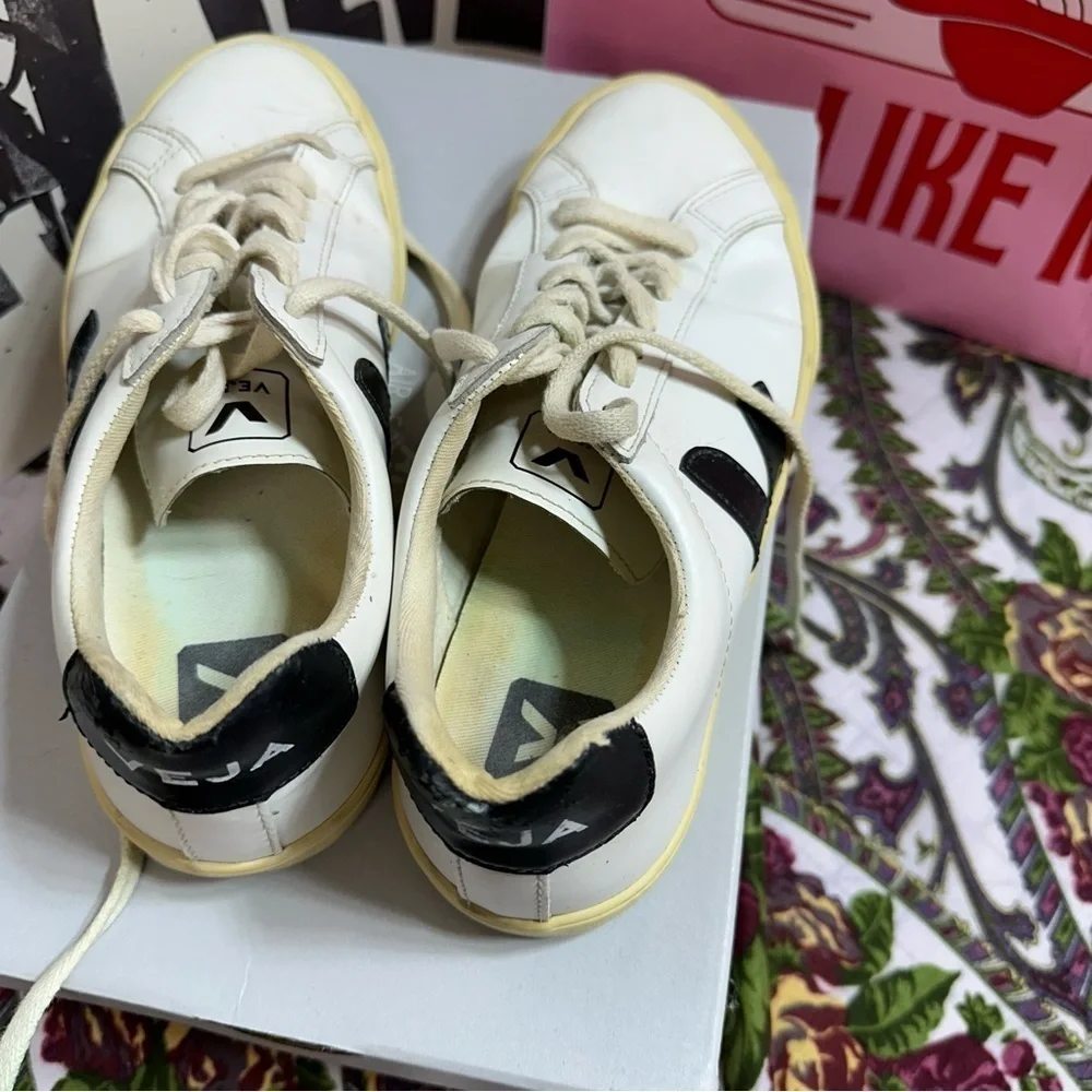 Veja women’s sz 8 sneakers